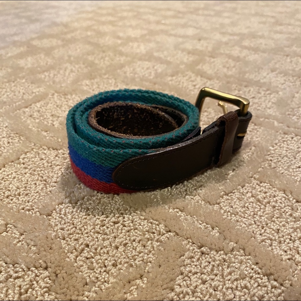 Multi-color vineyard vines belt